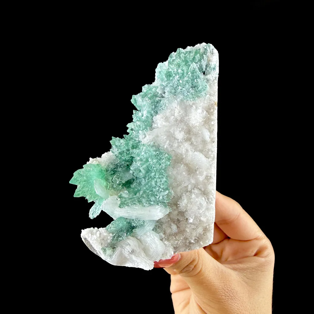 Emerald-Green Apophyllite on Chalcedony Matrix - Collector’s Indian Zeolite Specimen from Pune - image 4
