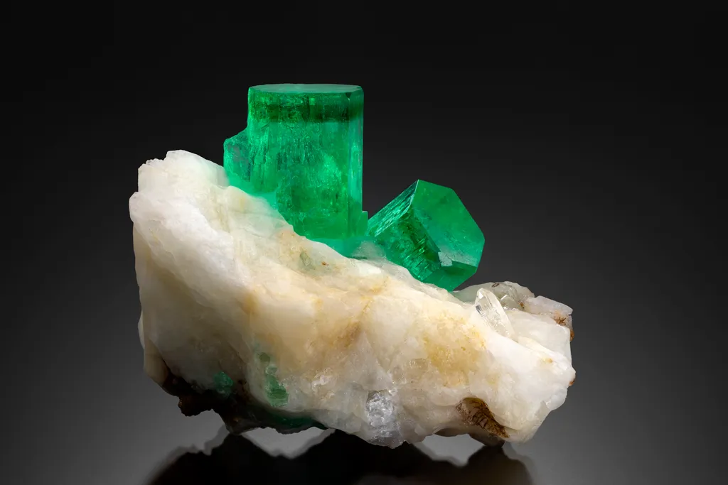 Emerald on calcite - image 2