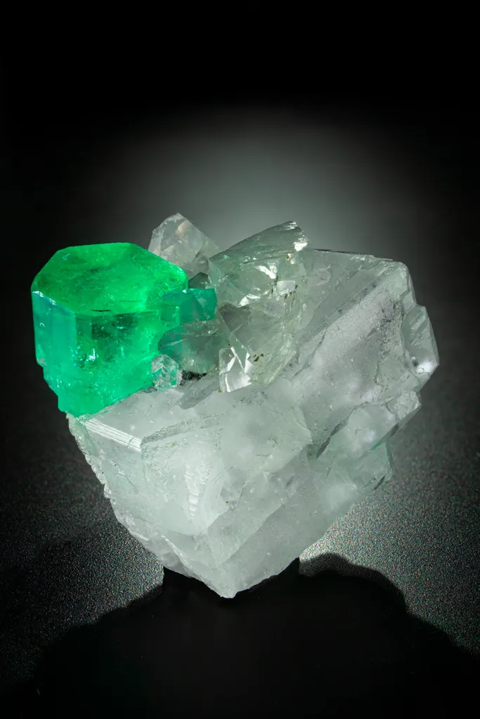 Emerald on Calcite - image 3