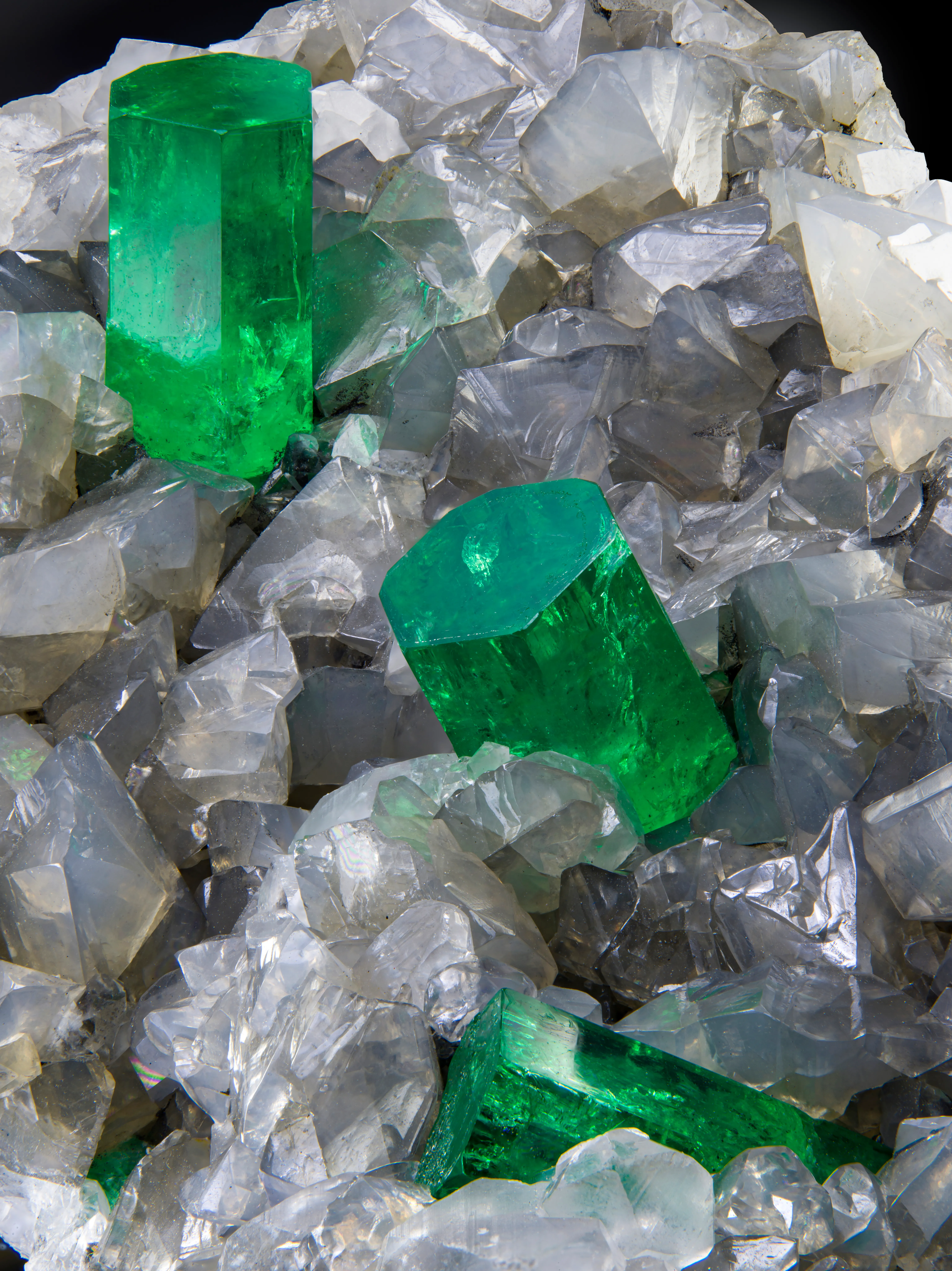 Emerald on Calcite - image 3