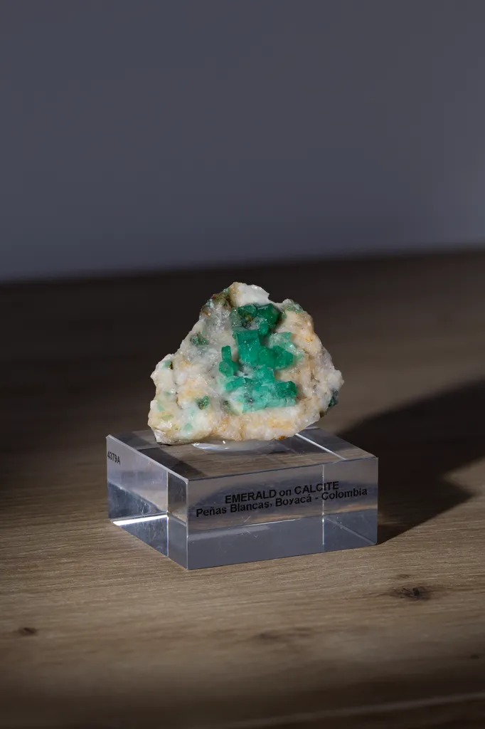 Emerald on Calcite - image 3
