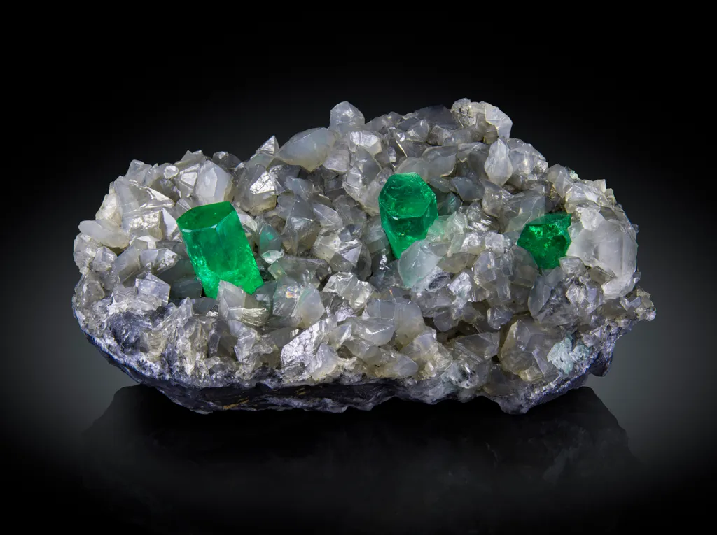 Emerald on Calcite image