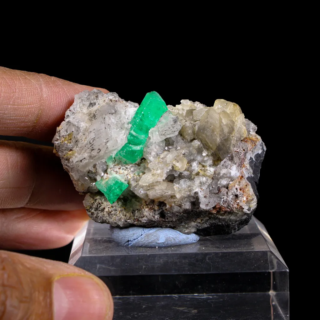 Emerald on Matrix – Premium Colombian Natural Specimen - image 6