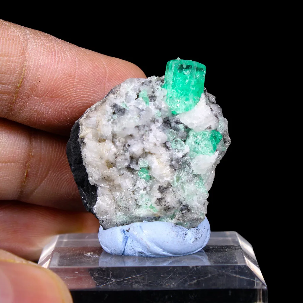 Emerald on Matrix – Premium Colombian Natural Specimen - image 6