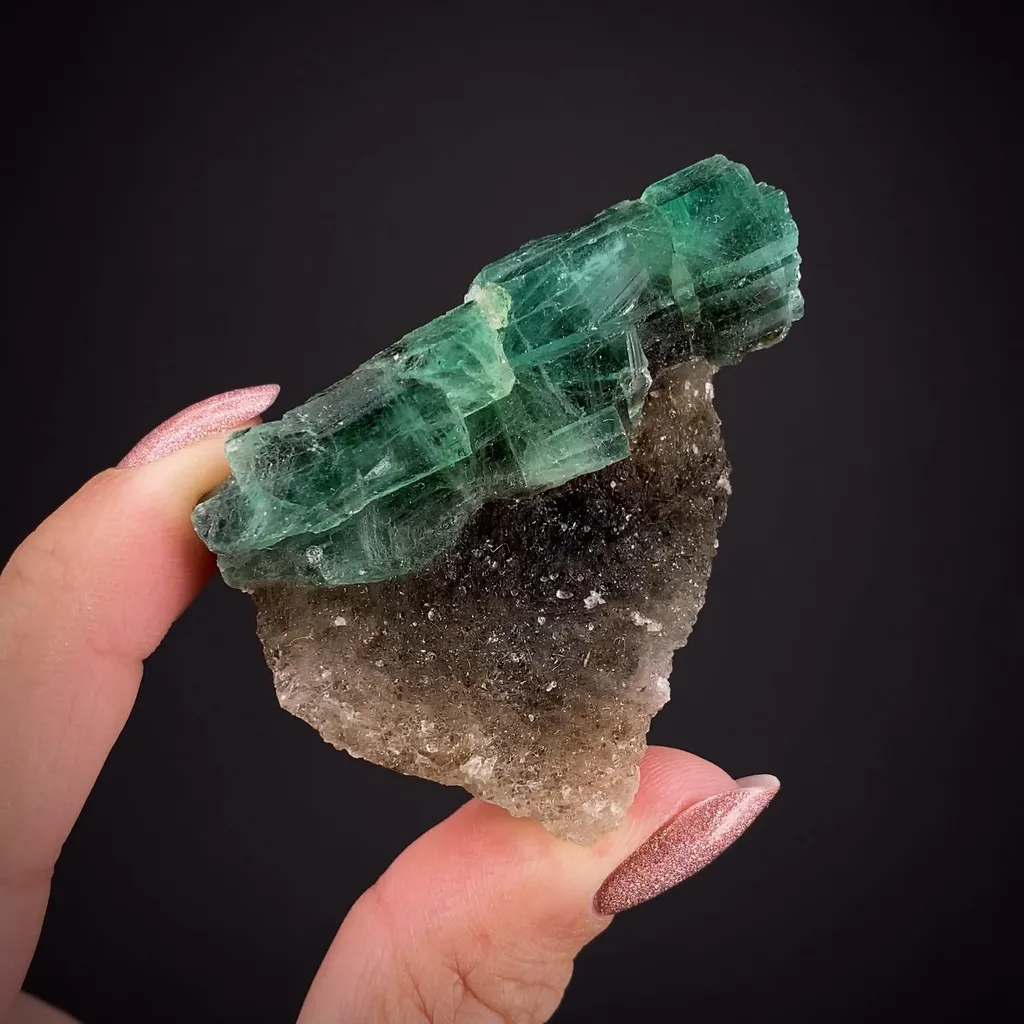 Emerald on Quartz image