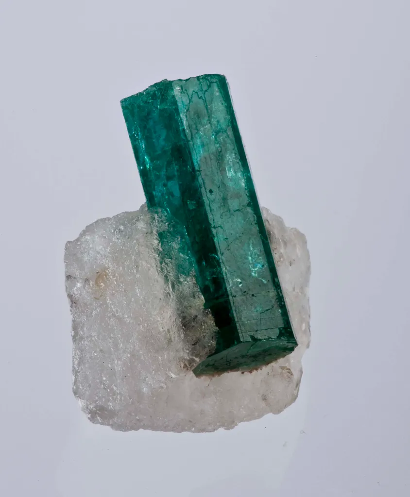 Emerald on Quartz image