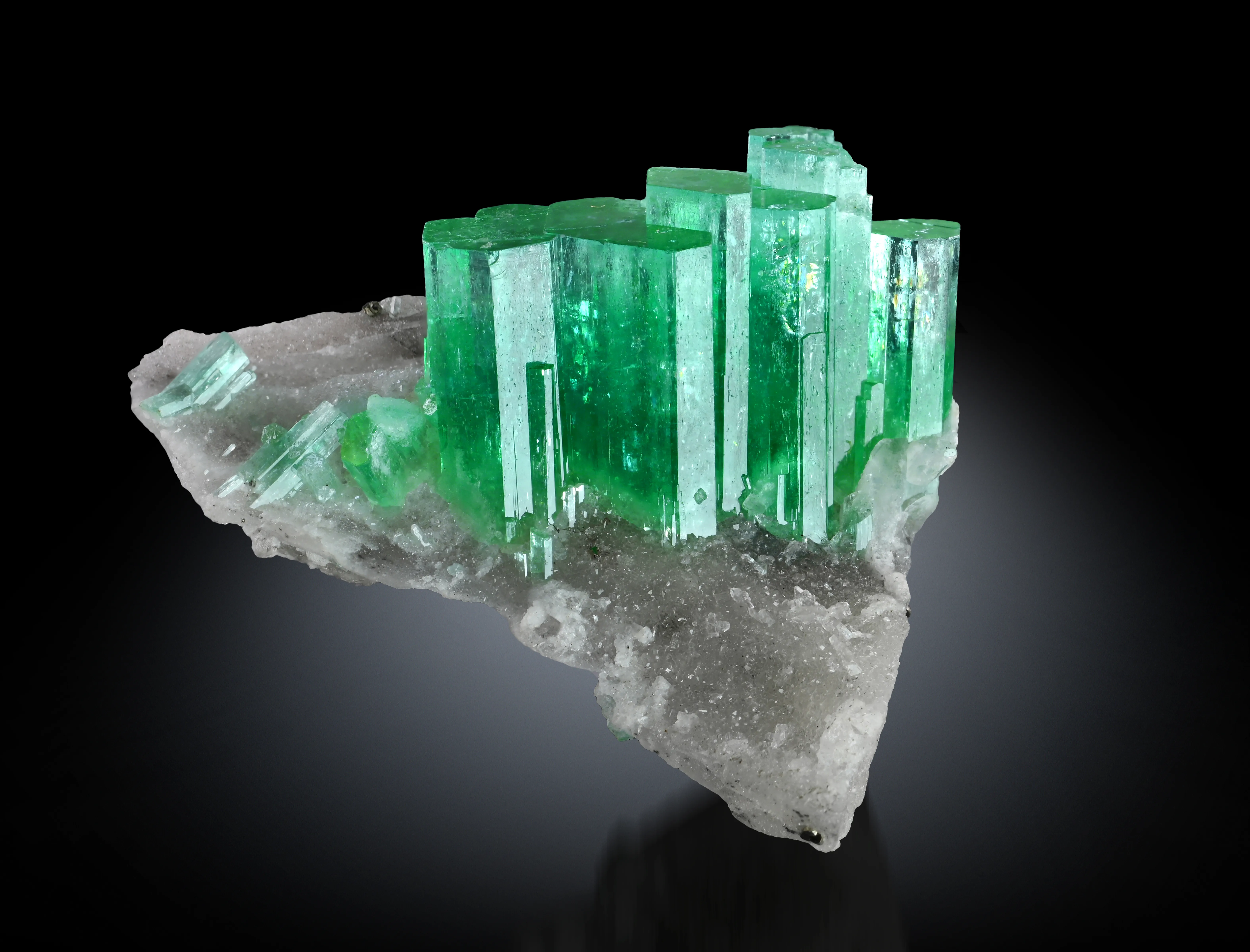 Emerald on Quartz - image 1