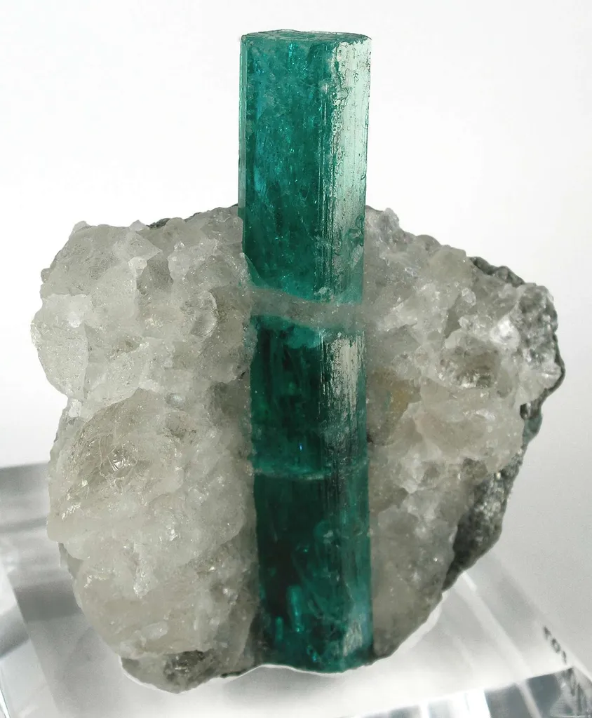 Emerald on Quartz - image 3
