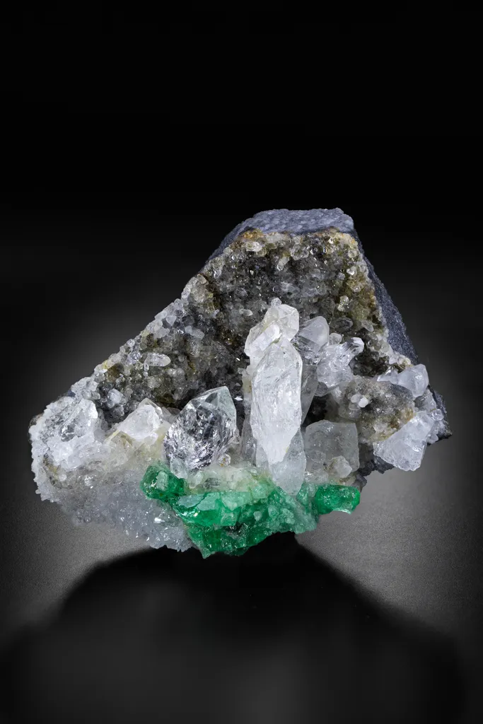 EMERALD on QUARTZ image