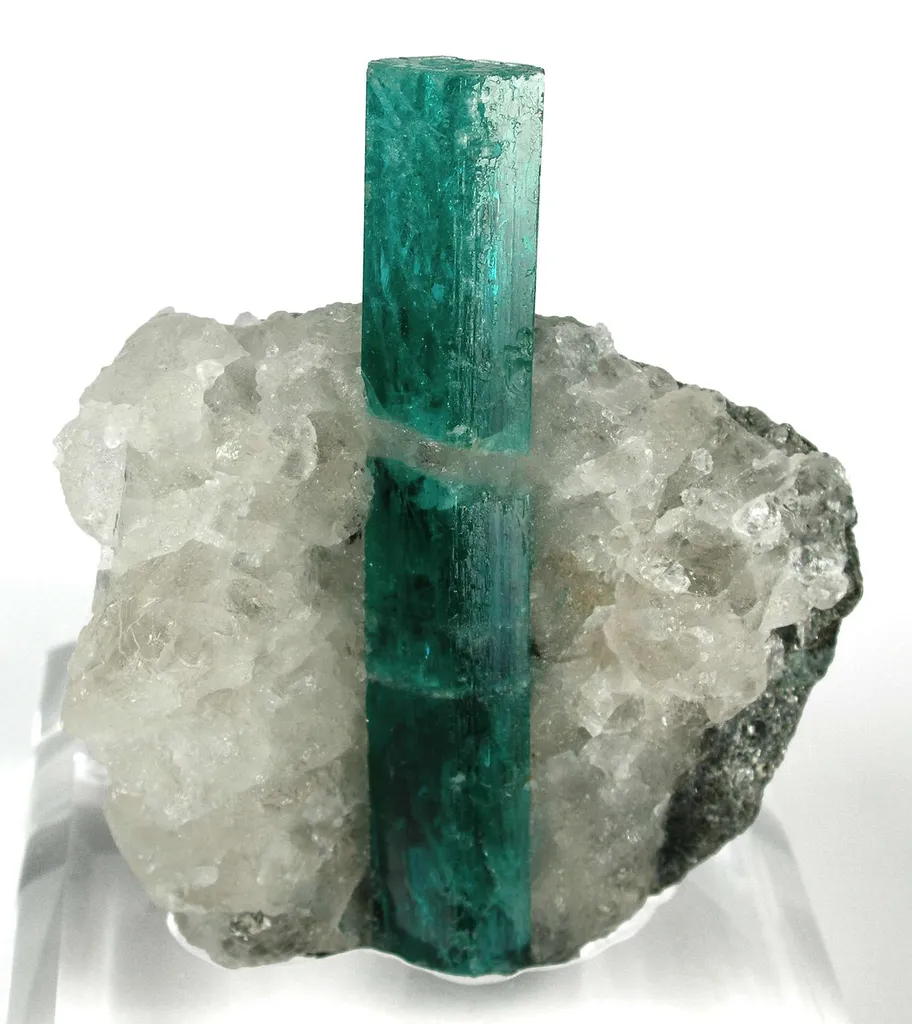Emerald on Quartz - image 2