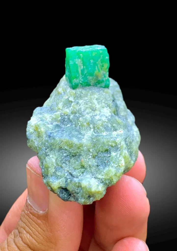 Emerald Specimen from Pakistan - image 5