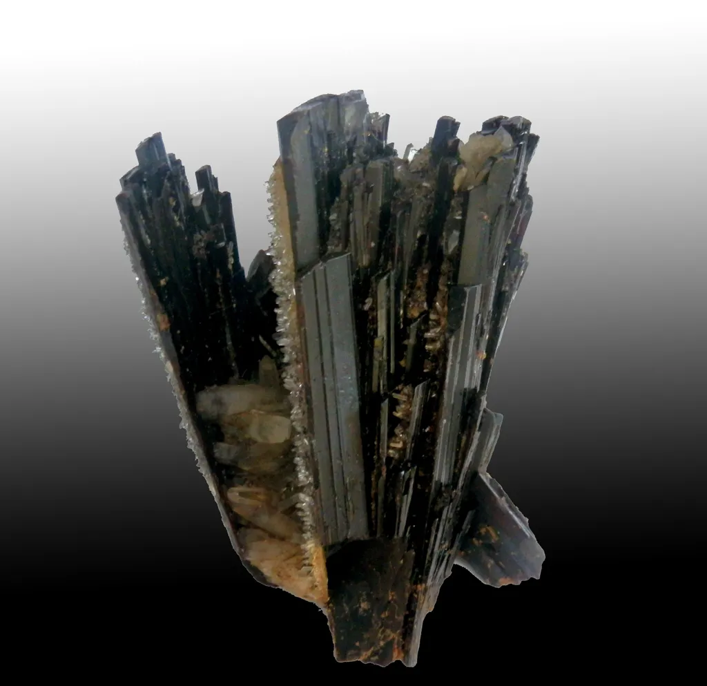 Énargite from Portugal, Panasqueira Mines image