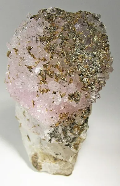 Eosphorite, Quartz (Var: Rose Quartz) image
