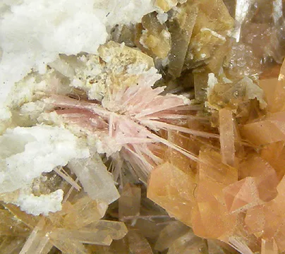 Eosphorite, Vayrynenite - image 2