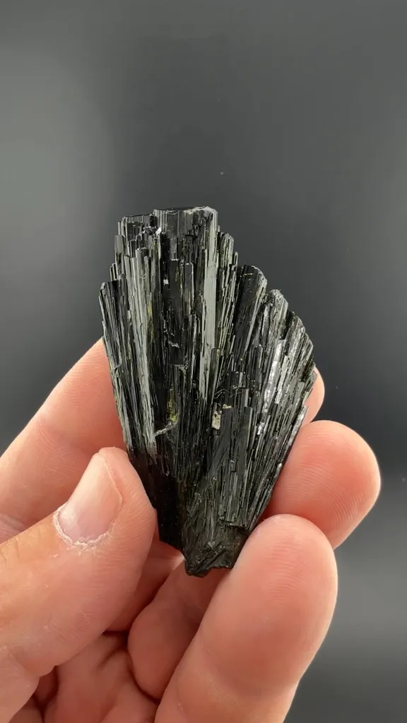 Epidote image