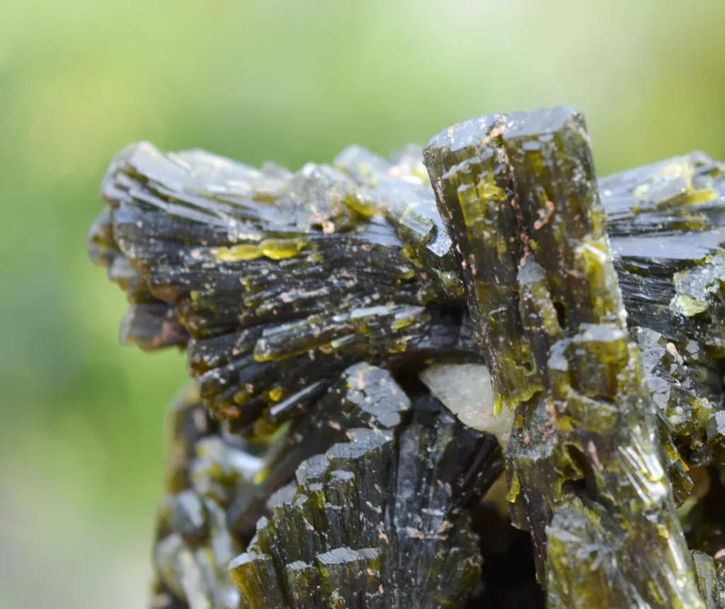Epidote 122 grams - Bafoulabé Circle, Kayes Region, Mali - image 6