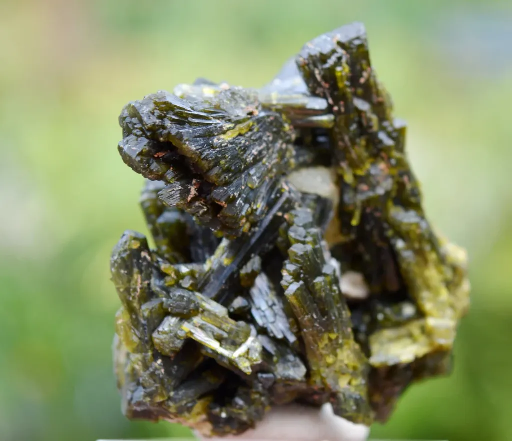 Epidote 122 grams - Bafoulabé Circle, Kayes Region, Mali - image 7