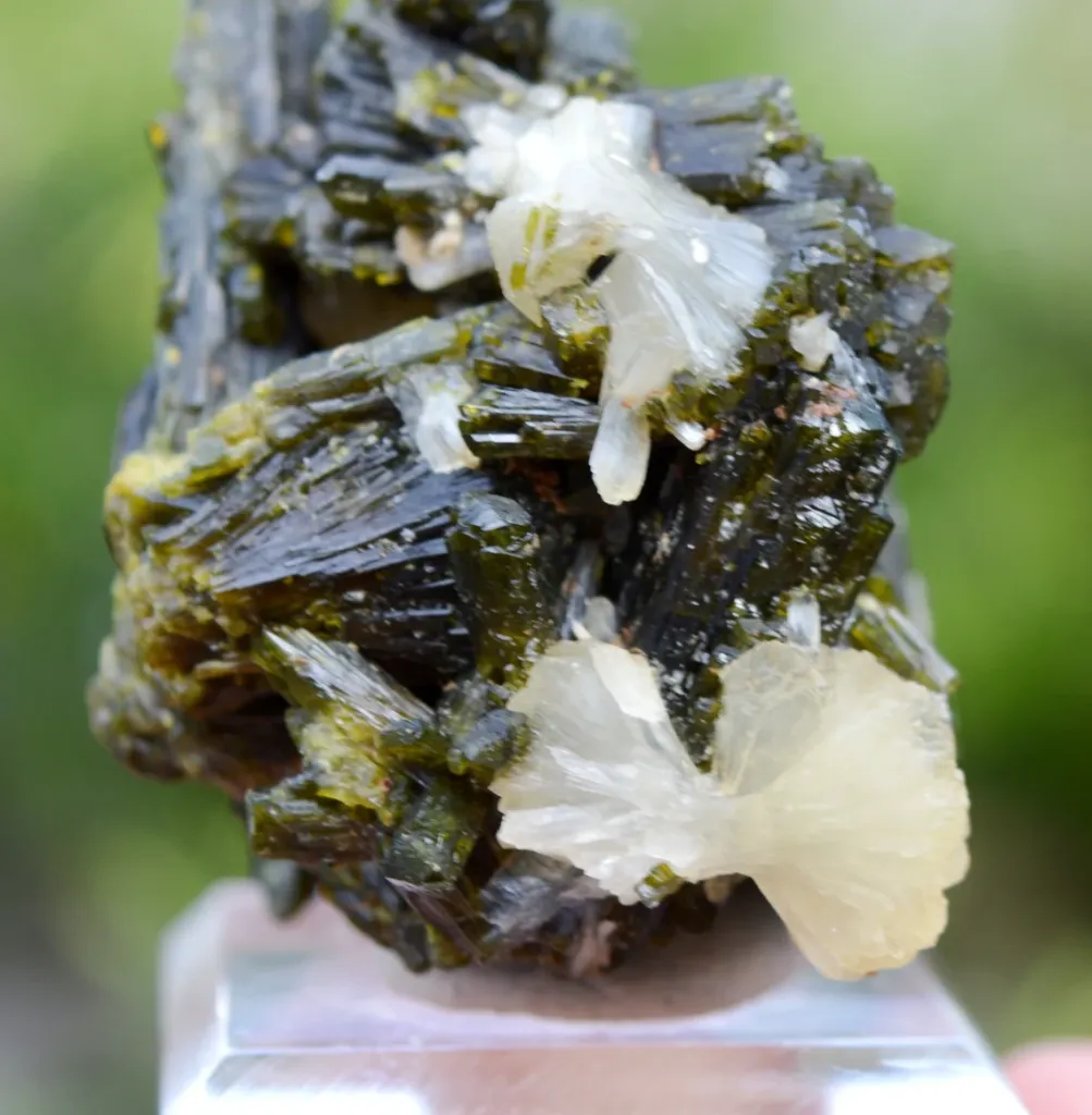 Epidote 122 grams - Bafoulabé Circle, Kayes Region, Mali - image 4