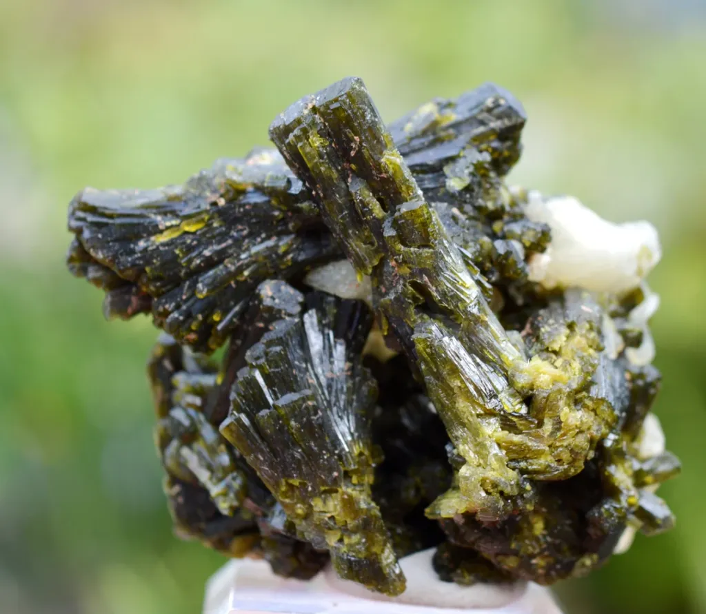 Epidote 122 grams - Bafoulabé Circle, Kayes Region, Mali - image 5