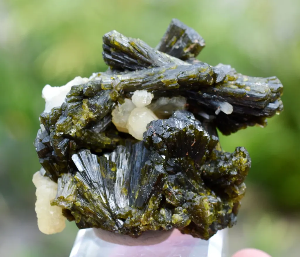 Epidote 122 grams - Bafoulabé Circle, Kayes Region, Mali image