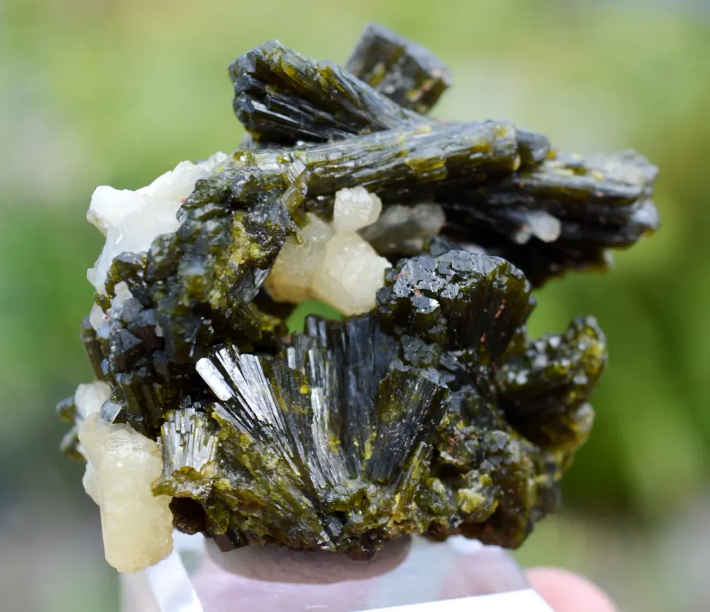Epidote 122 grams - Bafoulabé Circle, Kayes Region, Mali - image 2