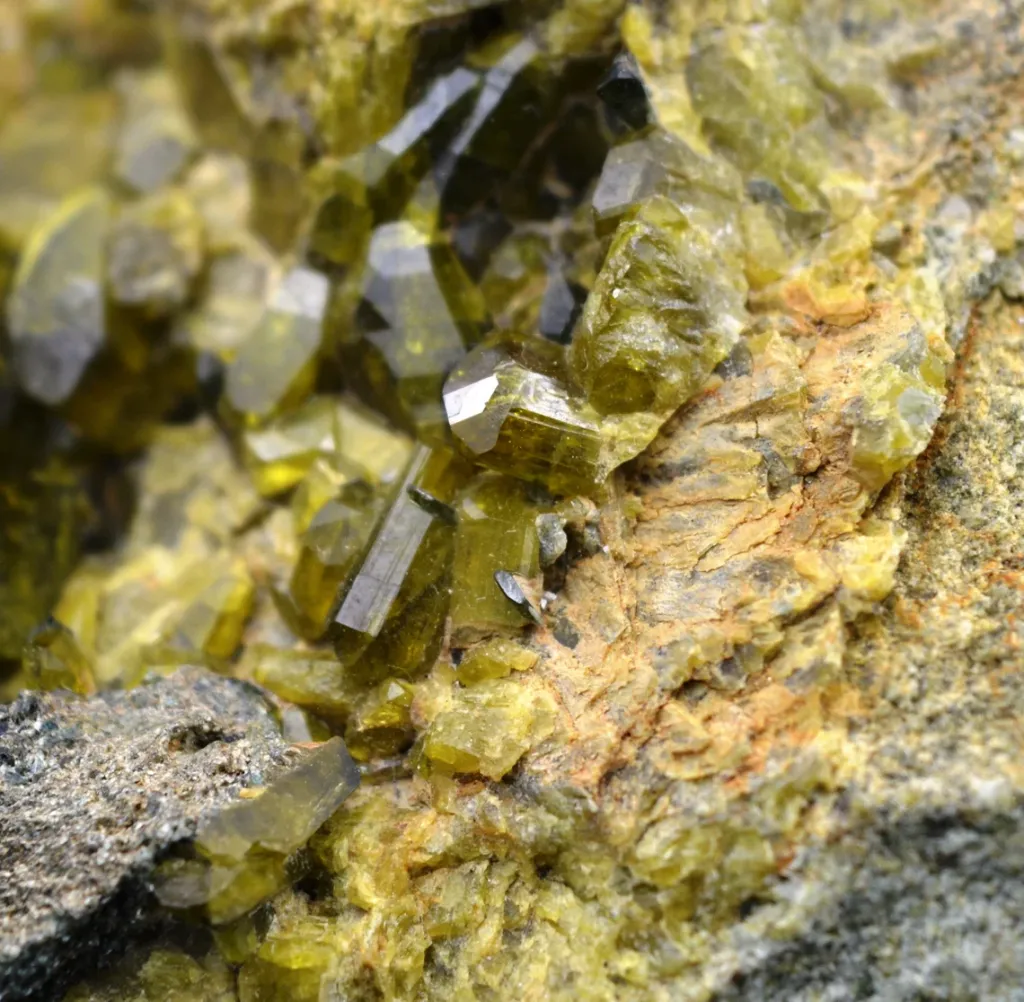 Epidote - 355 grams - Pakistan - image 6