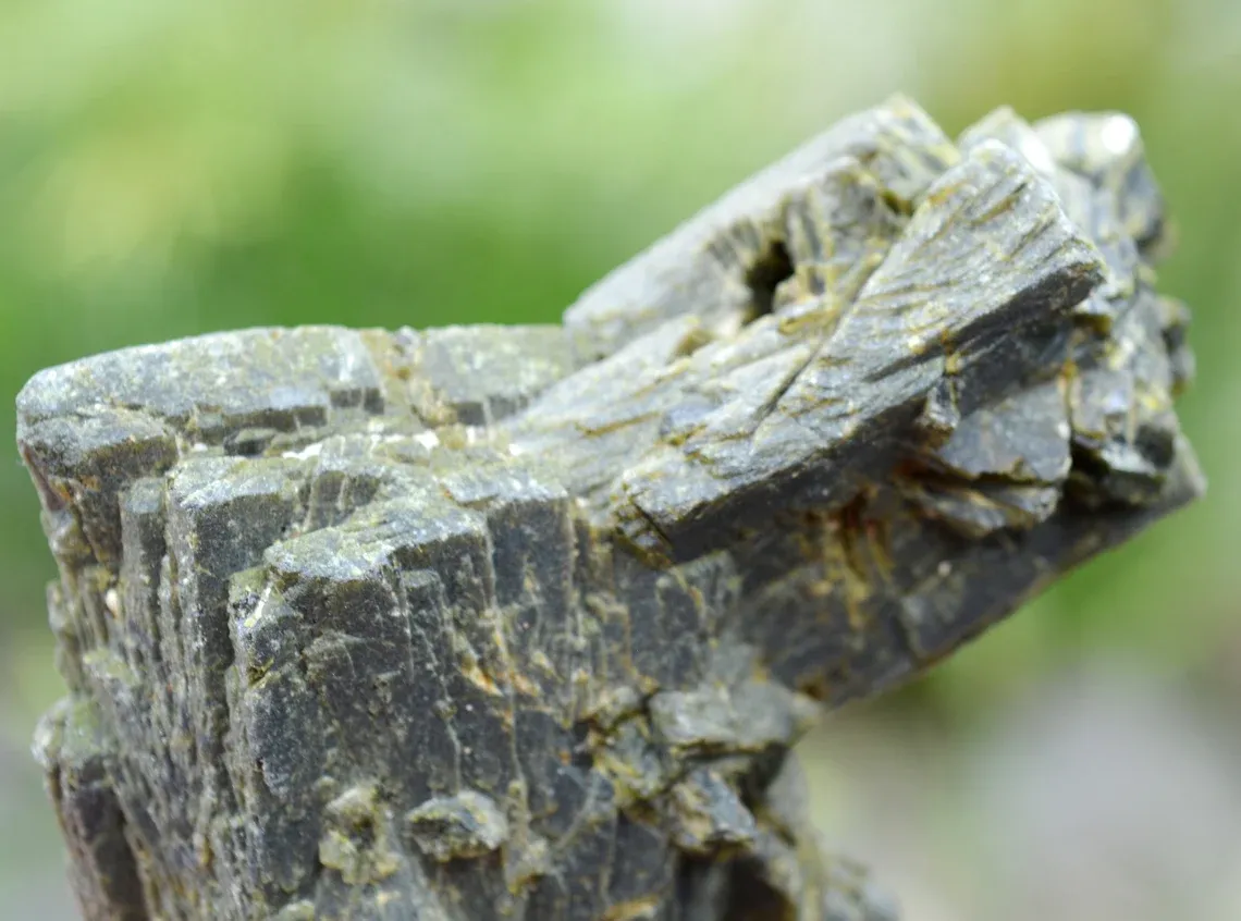 Epidote 376 grams - Bafoulabé Circle, Kayes Region, Mali - image 2