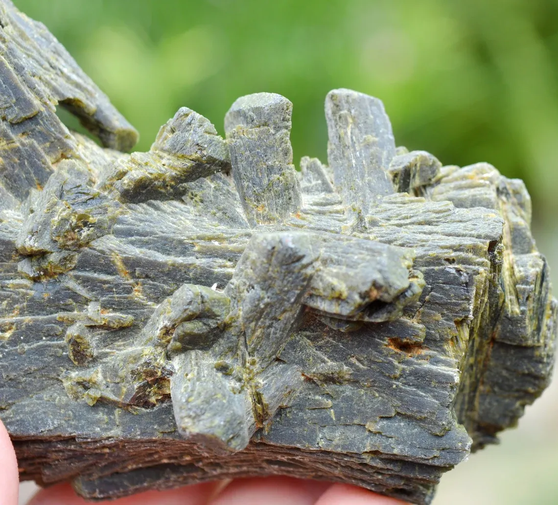 Epidote 376 grams - Bafoulabé Circle, Kayes Region, Mali - image 3