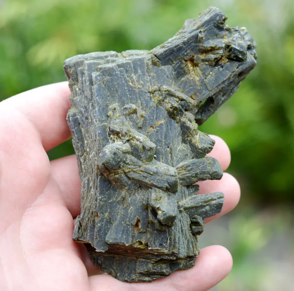 Epidote 376 grams - Bafoulabé Circle, Kayes Region, Mali image