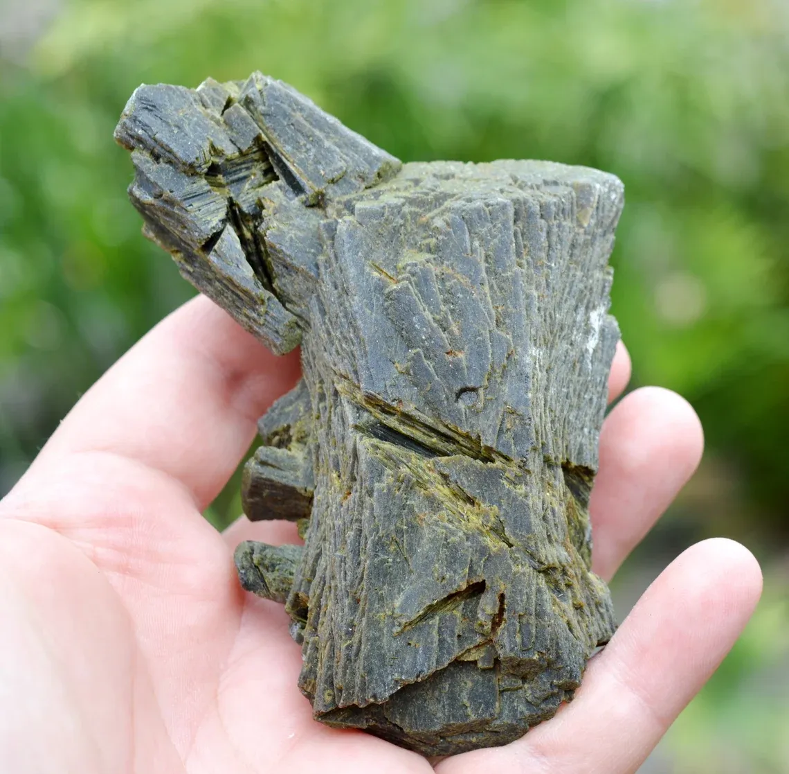 Epidote 376 grams - Bafoulabé Circle, Kayes Region, Mali - image 4