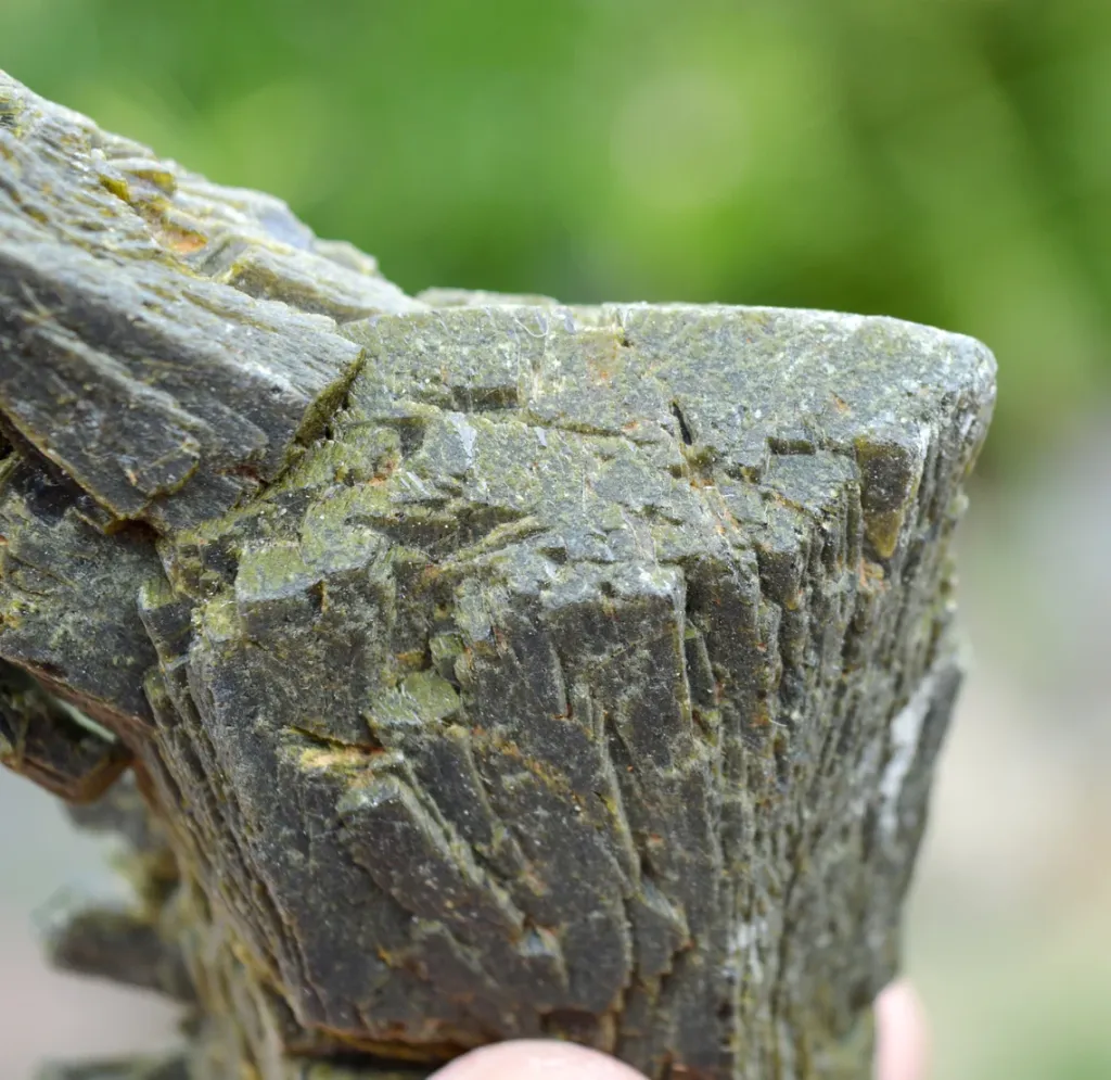 Epidote 376 grams - Bafoulabé Circle, Kayes Region, Mali - image 5