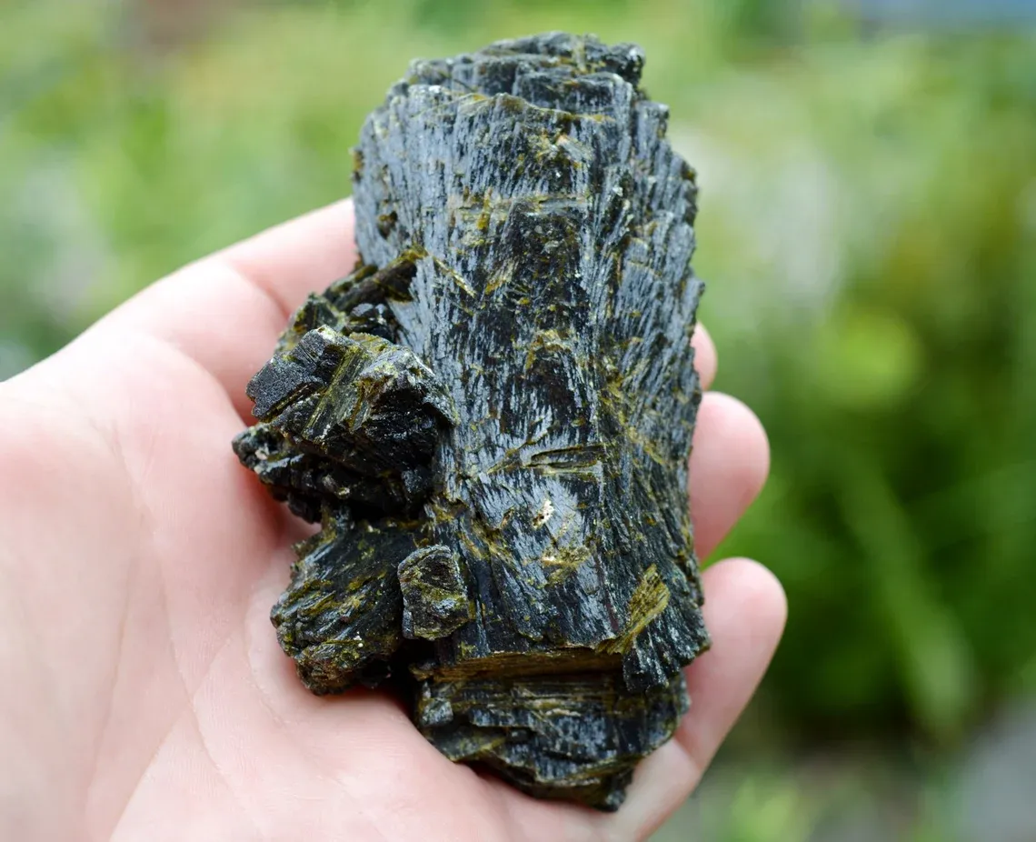 Epidote 384 grams - Bafoulabé Circle, Kayes Region, Mali - image 2