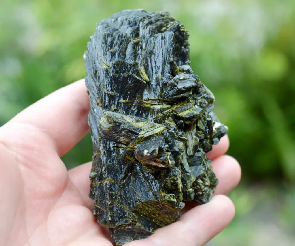 Epidote 384 grams - Bafoulabé Circle, Kayes Region, Mali image