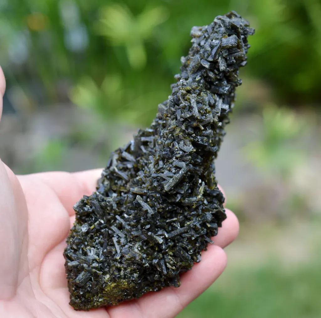 Epidote 490 grams - Bafoulabé Circle, Kayes Region, Mali image