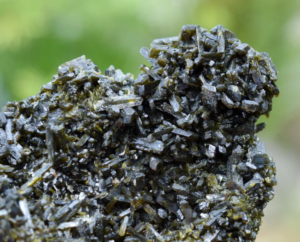 Epidote 490 grams - Bafoulabé Circle, Kayes Region, Mali - image 6