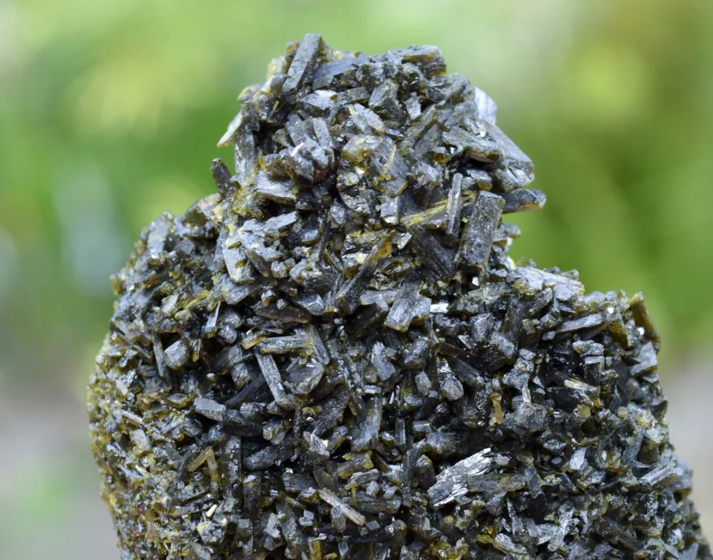 Epidote 490 grams - Bafoulabé Circle, Kayes Region, Mali - image 3