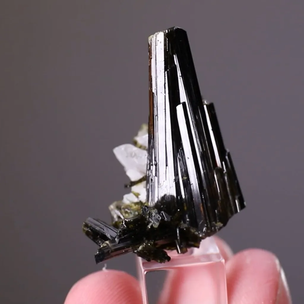 Epidote - image 2