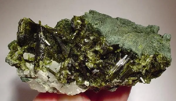 Epidote image