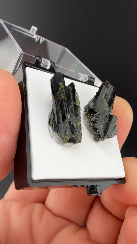 Epidote image