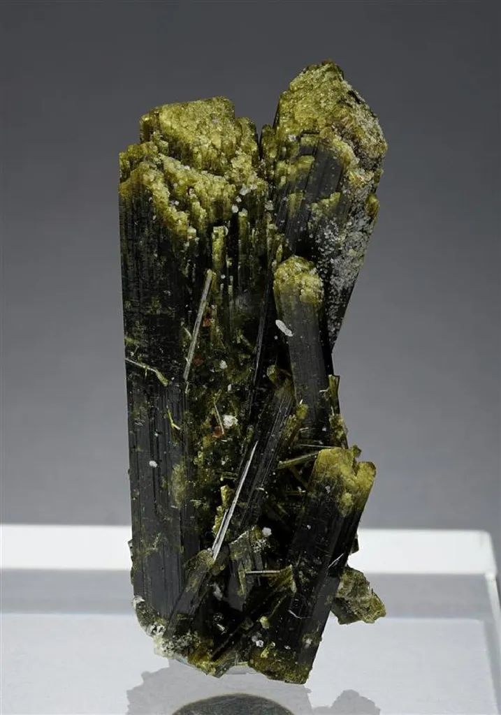 Epidote image