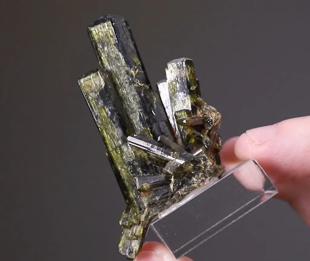 Epidote - image 2