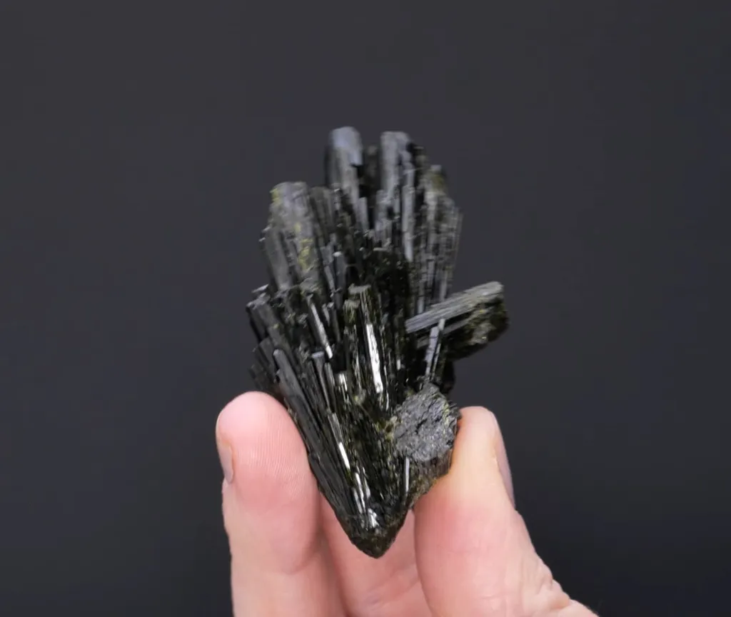 Epidote - image 2