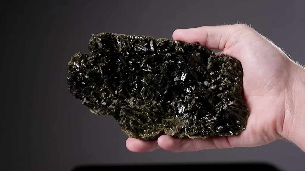 Epidote - image 2