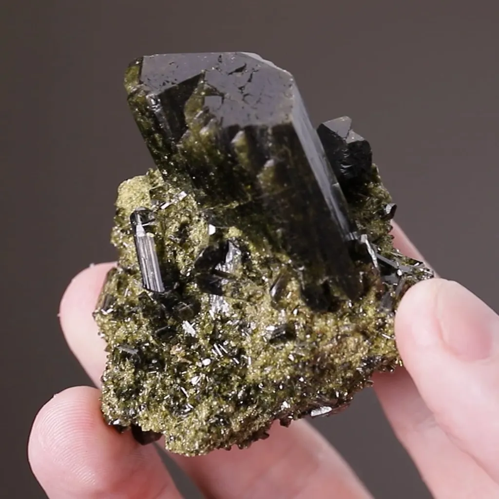 Epidote - image 2