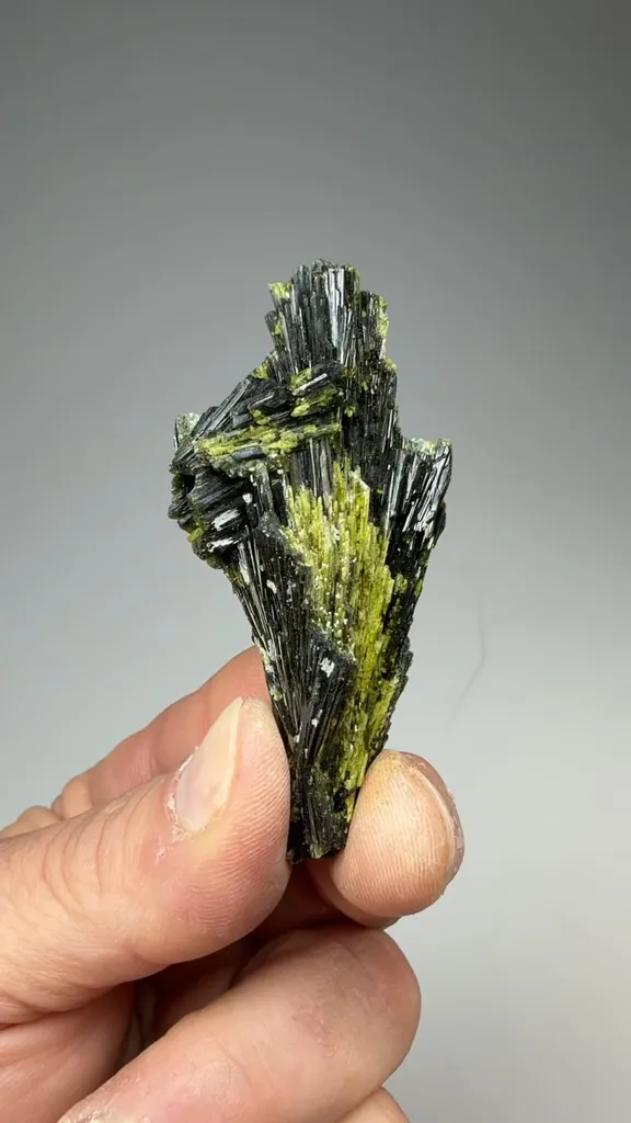 Epidote - image 2