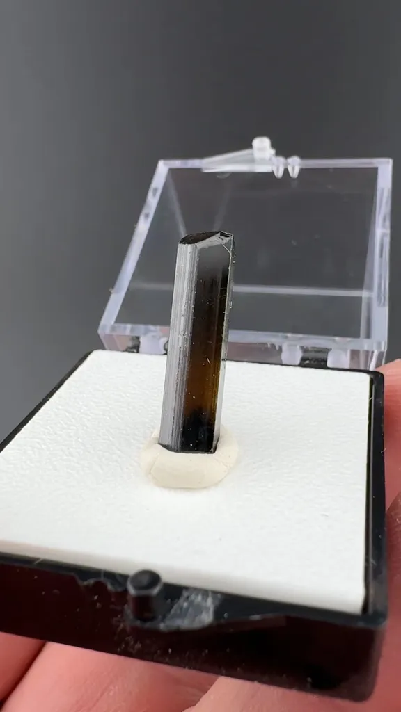 Epidote image