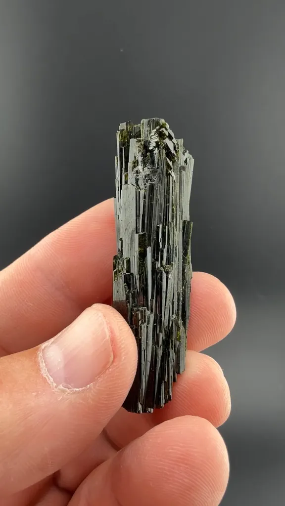 Epidote image