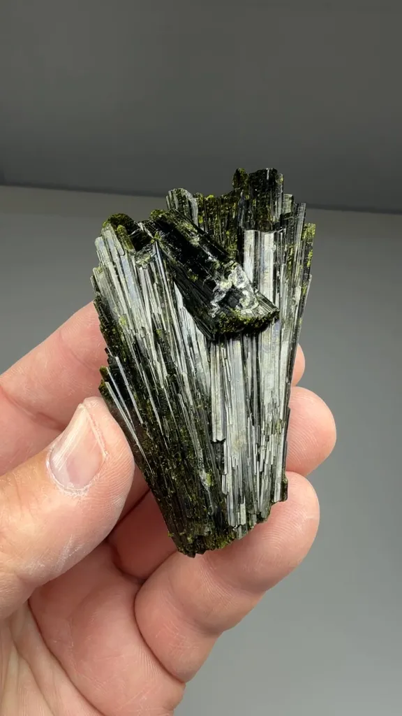 Epidote - image 2
