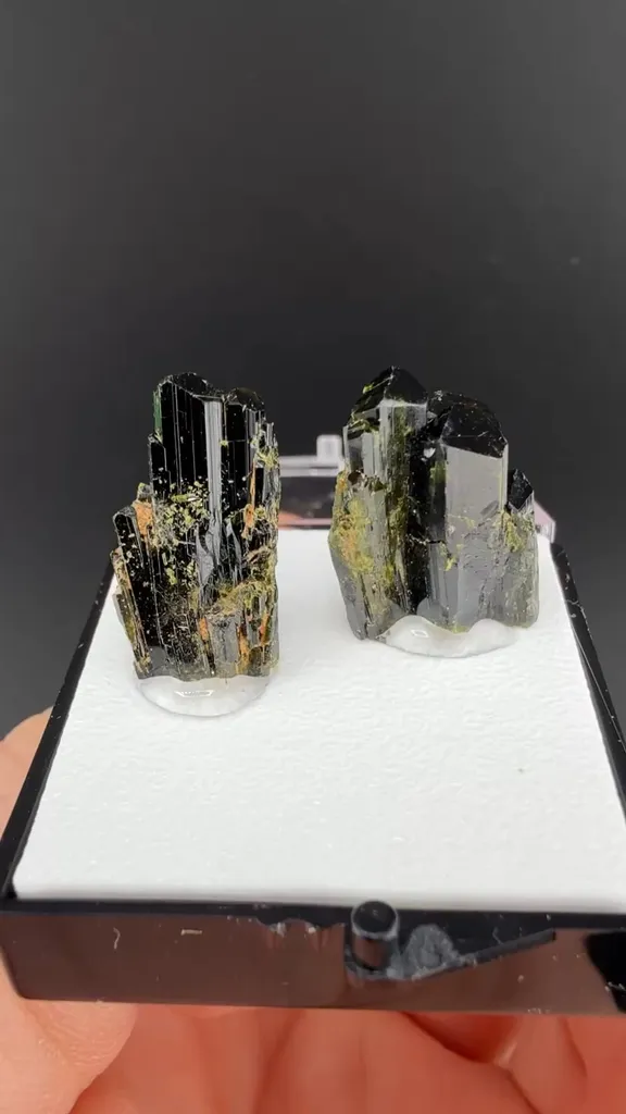 Epidote image