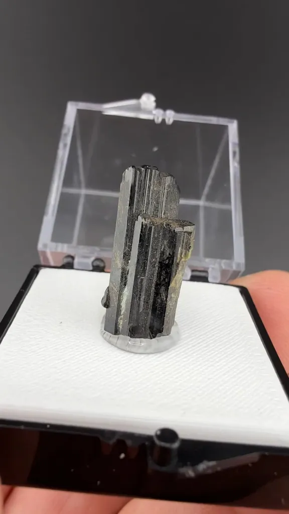 Epidote image